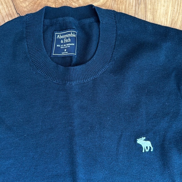 Men’s Abercrombie & Fitch medium Navy sweater - Picture 2 of 7